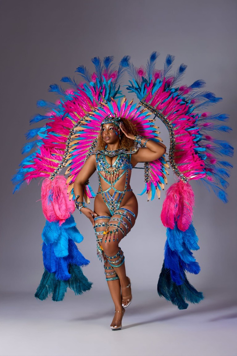 Zahra - Backline with Frontline backpack